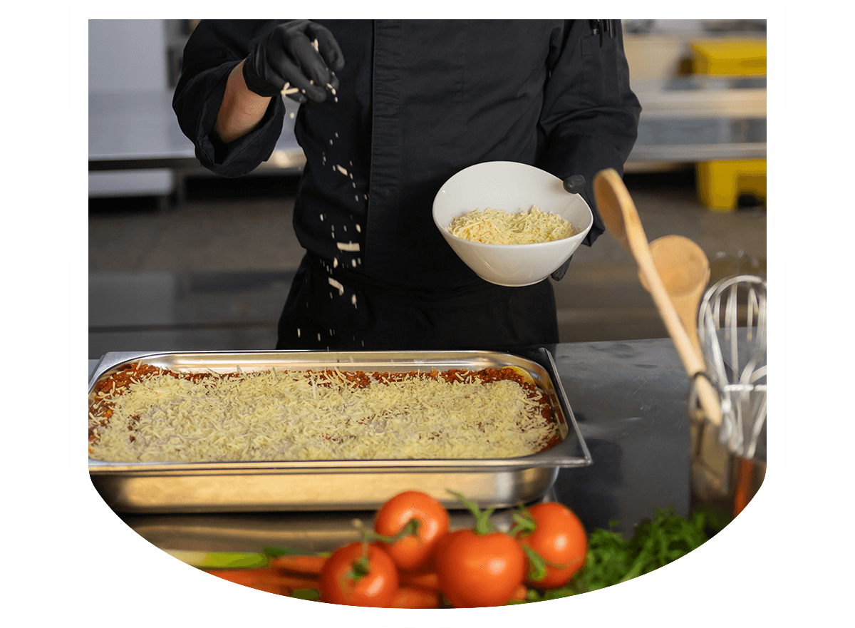 feintopf catering kuechenfoto zubereitung lasagne
